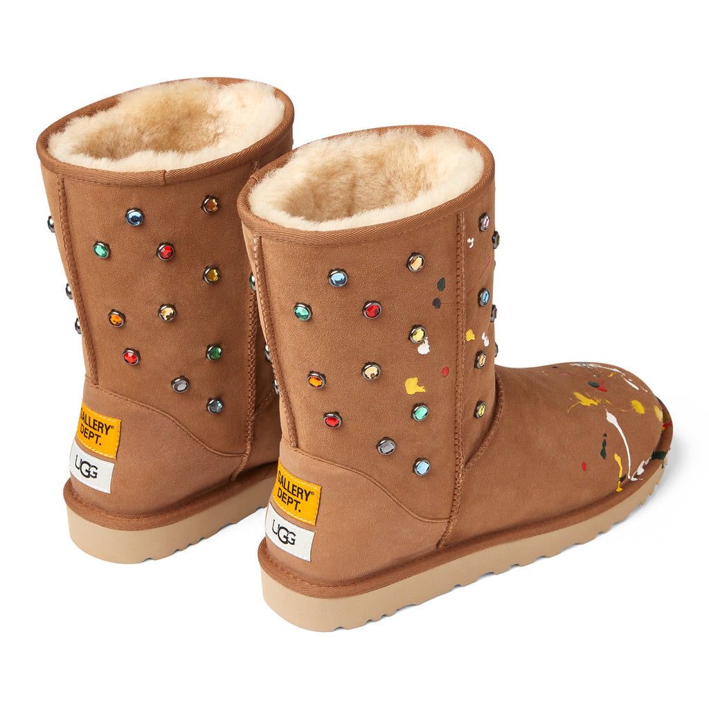 UGG GALLERY DEPT CLASSIC SHORT CHESTNUT SUEDE FOOTWEAR GALLERY DEPARTMENT LLC   